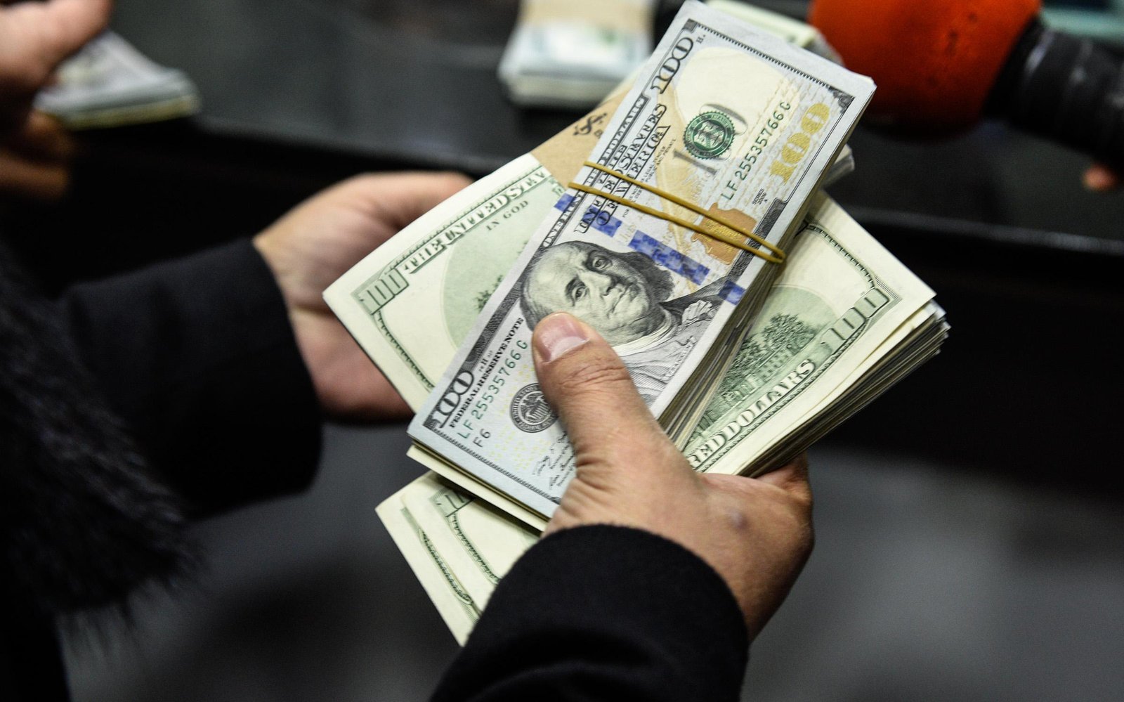 15.6%-نمواً-في-تحويلات-المصريين-بالخارج-خلال-يونيو-الماضي